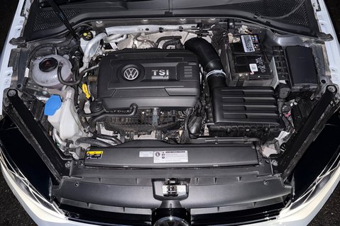 Volkswagen Golf R TSI 4MOTION DSG -LEATHER -CAMERA-PRETORIAS -PAN ROOF -WHITE/SILVER -GHOST 62