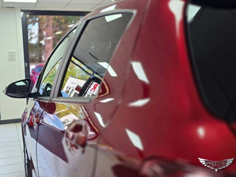 Toyota Yaris 1.5 VVT-h Design E-CVT Euro 6 5dr 10