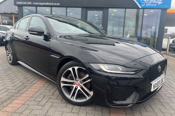 Jaguar XE R-DYNAMIC SE AUTO 1
