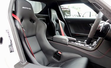 Mercedes-Benz SLS AMG GT 18