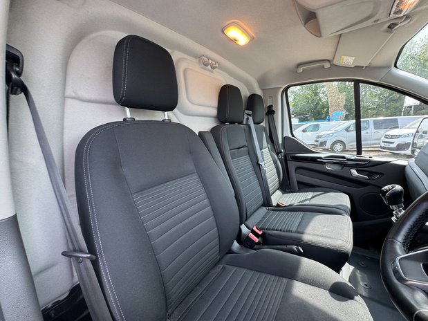 Ford Transit Custom SWB L1H1 [SOLD CR] Low Roof Limited 300 Air Con Cam EURO 6 NO VAT 14