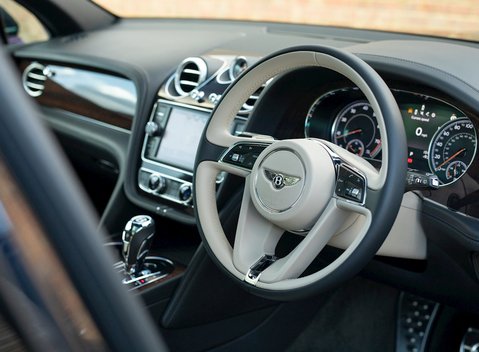 Bentley Bentayga V8 11