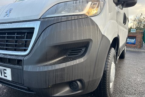 Peugeot Boxer 333 L1 H1 120 ps BlueHdi Professional - Sat Nav & Air Con 20