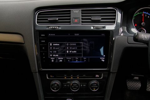 Volkswagen Golf E-GOLF 28