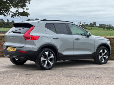 Volvo XC40 2.0 B3 MHEV Plus Dark DCT Auto Euro 6 (s/s) 5dr 4