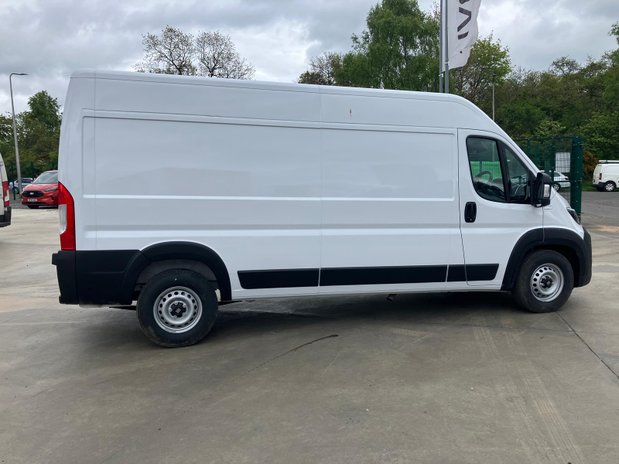 Fiat Ducato 35 L3H2 STANDARD Panel Van *pre-reg* 11