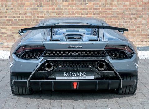 Lamborghini Huracan LP640-4 Performante 5