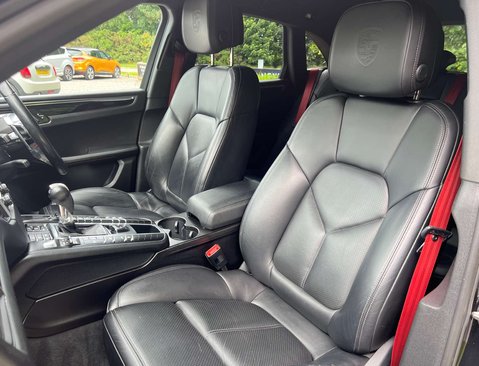 Porsche Macan 3.0 Macan S Semi-Auto 4WD 5dr 37