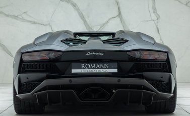 Lamborghini Aventador S LP 740-4 ROADSTER 11