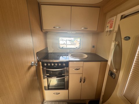 Bessacarr E 5 Berth | 4 Belts | Dinette | Rear Kitchen| Side Bathroom | Vanlux 17