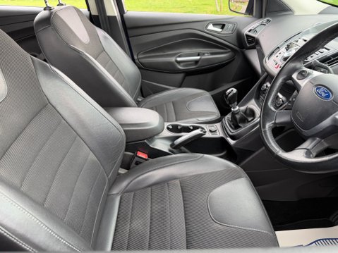 Ford Kuga 2.0 TDCi Titanium 2WD Euro 6 (s/s) 5dr 28