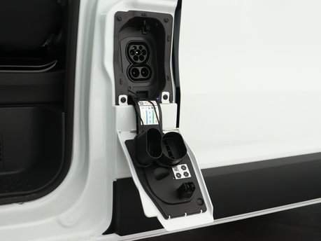 Renault Trafic LL30 90kW 52kWh Advance Van Auto 11