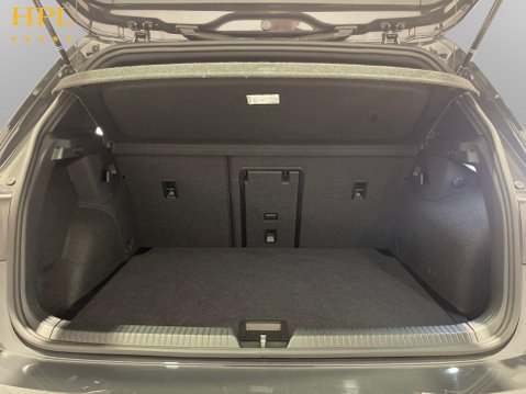 Volkswagen Golf 1.5 eTSI MHEV R-Line Hatchback 5dr Petrol Hybrid DSG Euro 6 (s/s) (150 ps) 21