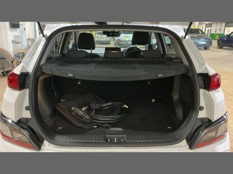 Hyundai KONA 64kWh Premium SUV 5dr Electric Auto (10.5kW Charger) (204 ps) 12