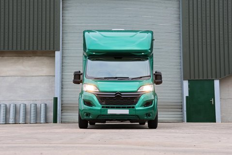 Brand new Pre registered 4.5 TON Seeker Horsebox delivery miles with aluminium stallion partitions  19