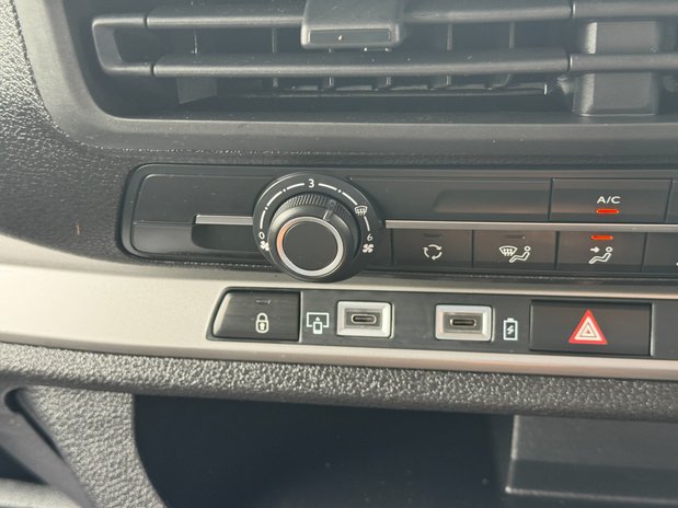 Vauxhall Vivaro LWB L2H1 [SOLD CM] Low Roof Prime 3100 Cruise Sensors EURO 6 32