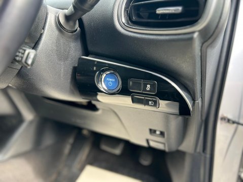 Toyota Prius VVT-I ACTIVE 42