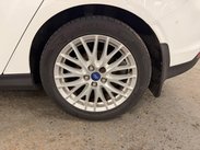Ford Focus 1.0T EcoBoost Zetec Euro 5 (s/s) 5dr 24