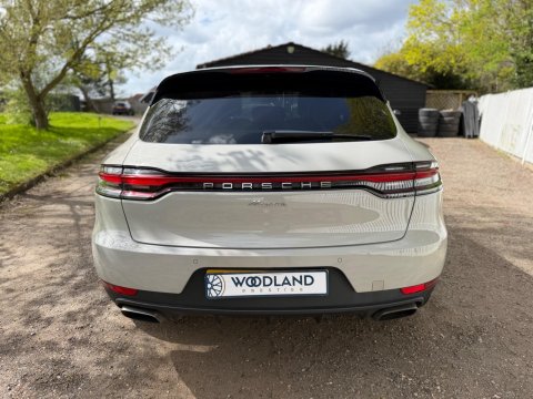 Porsche Macan PDK 10