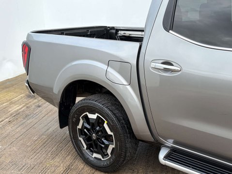 Nissan Navara 2.3 Navara Tekna dCi 4WD 5dr 9