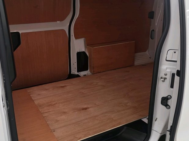 Vauxhall Vivaro VIVARO XL DIESEL 2.0 Turbo D 145 Prime H1 Van 14