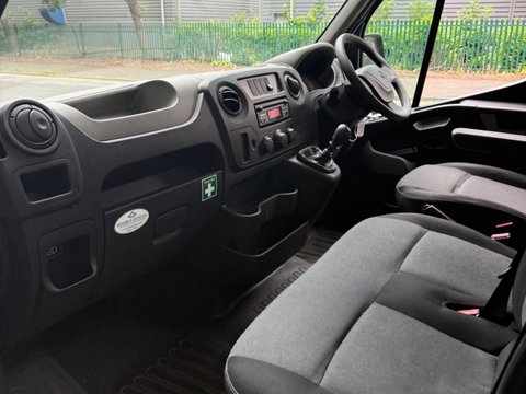 Renault Master 17 seater minibus 14