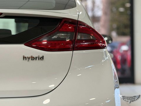 Hyundai IONIQ 1.6 h-GDi Premium DCT Euro 6 (s/s) 5dr 8