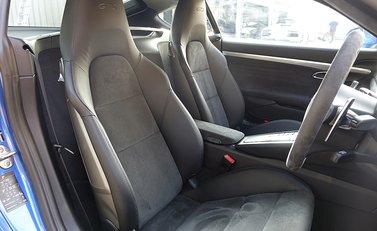 Porsche Cayman GTS 16