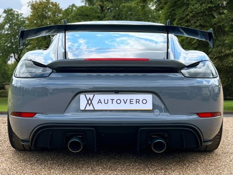 Porsche 718 CAYMAN GT4 RS PDK 6