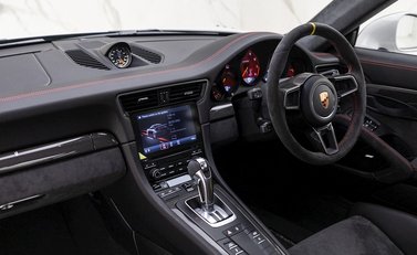 Porsche 911 (991.2) GT2 RS Weissach 14