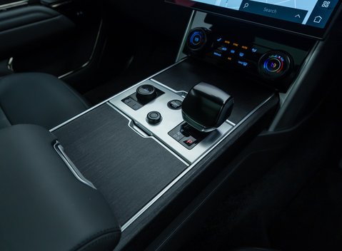 Land Rover Range Rover P530 SV 27