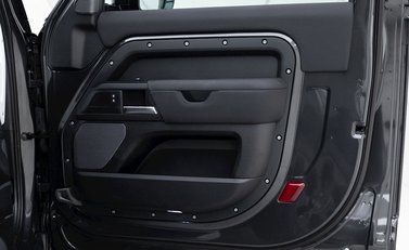 Land Rover Defender 90 Hard Top D200 17