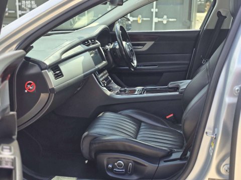 2016 Jaguar XF thumbnail 12