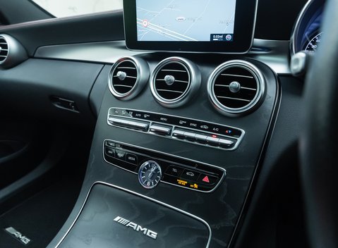 Mercedes-Benz C63 AMG PREMIUM Estate 21