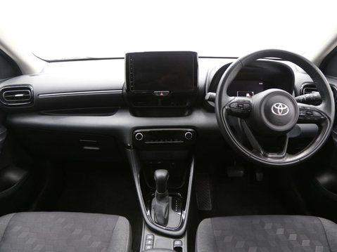 Toyota Yaris 1.5 VVT-h Design E-CVT Euro 6 (s/s) 5dr 9