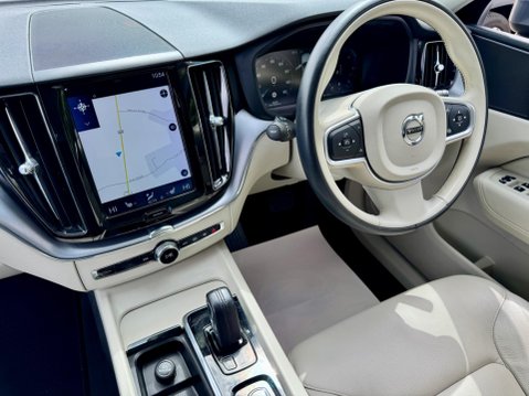 Volvo XC60 2.0 B4 MHEV Momentum Auto AWD Euro 6 (s/s) 5dr 13