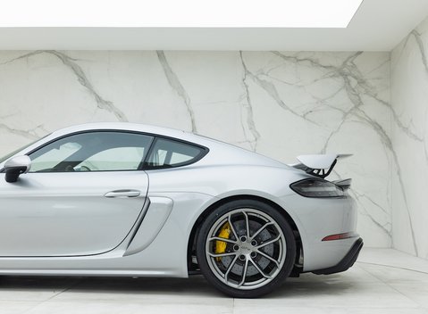 Porsche 718 Cayman GT4 25