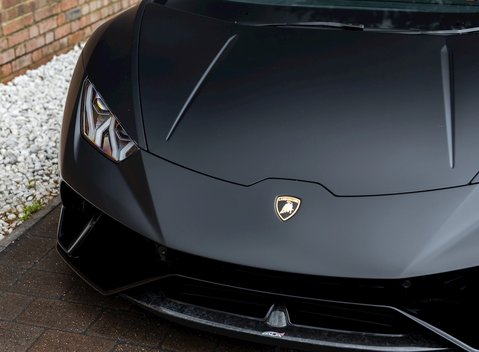 Lamborghini Huracan LP640-4 Performante 19