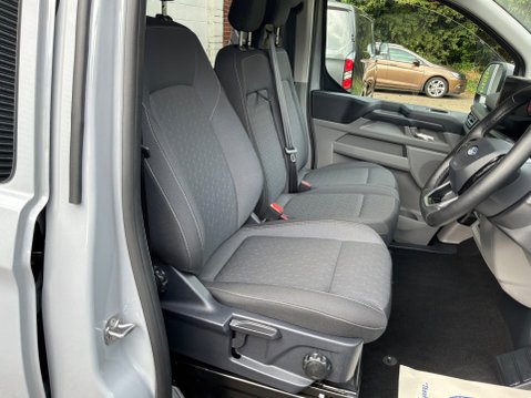 Ford Transit Custom 2.0 320 EcoBlue Limited Crew Van Auto L2 H1 Euro 6 (s/s) 5dr 12
