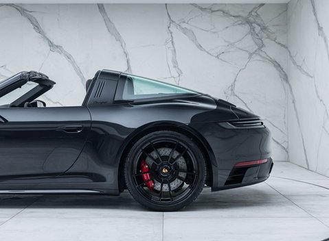 Porsche 911 Targa 4 GTS (992) 35