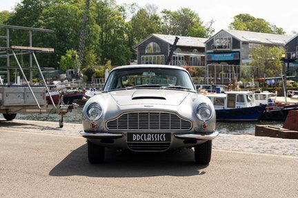 Aston Martin DB6 5