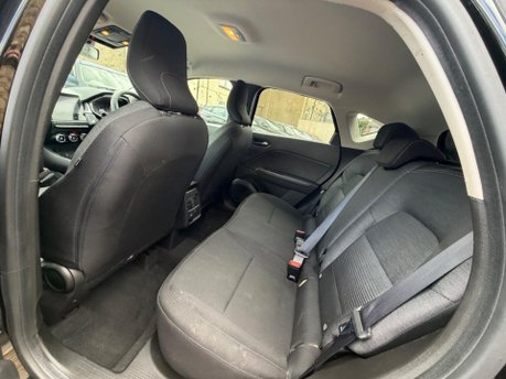 Renault Captur ICONIC TCE 11
