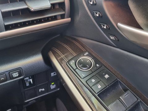 Lexus Is 300H PREMIER 50