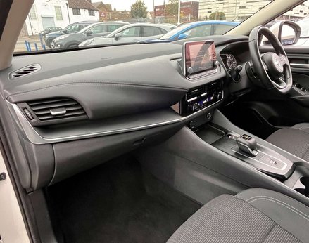 Nissan Qashqai 1.3 Qashqai Acenta Premium DiG-T MHEV CVT 5dr 17