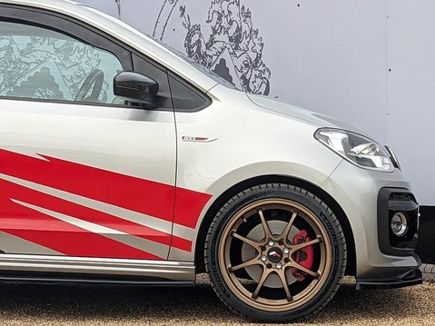 Volkswagen Up TSI up! GTI 11