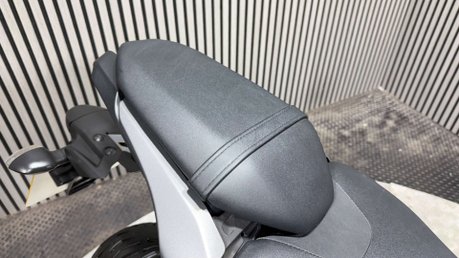 Yamaha MT-07 MT07 2018 ONLY 7K 1 OWNER FULL AKRAPOVIC LONG MOT 700CC 15