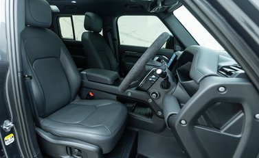 Land Rover Defender 110 V8 Carpathian Edition 11