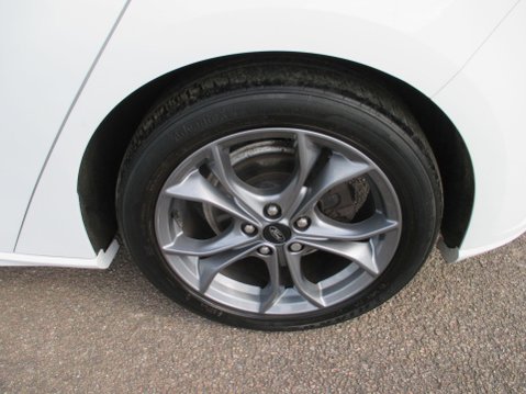 Ford Focus 1.0T EcoBoost ST-Line Euro 6 (s/s) 5dr 13