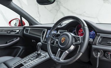 Porsche Macan GTS 9
