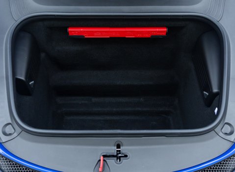 Porsche Cayman GT4 (718) 40